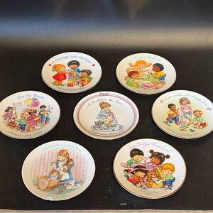 Vintage’80/‘90 Avon Collectible Plate Set - Multicolor